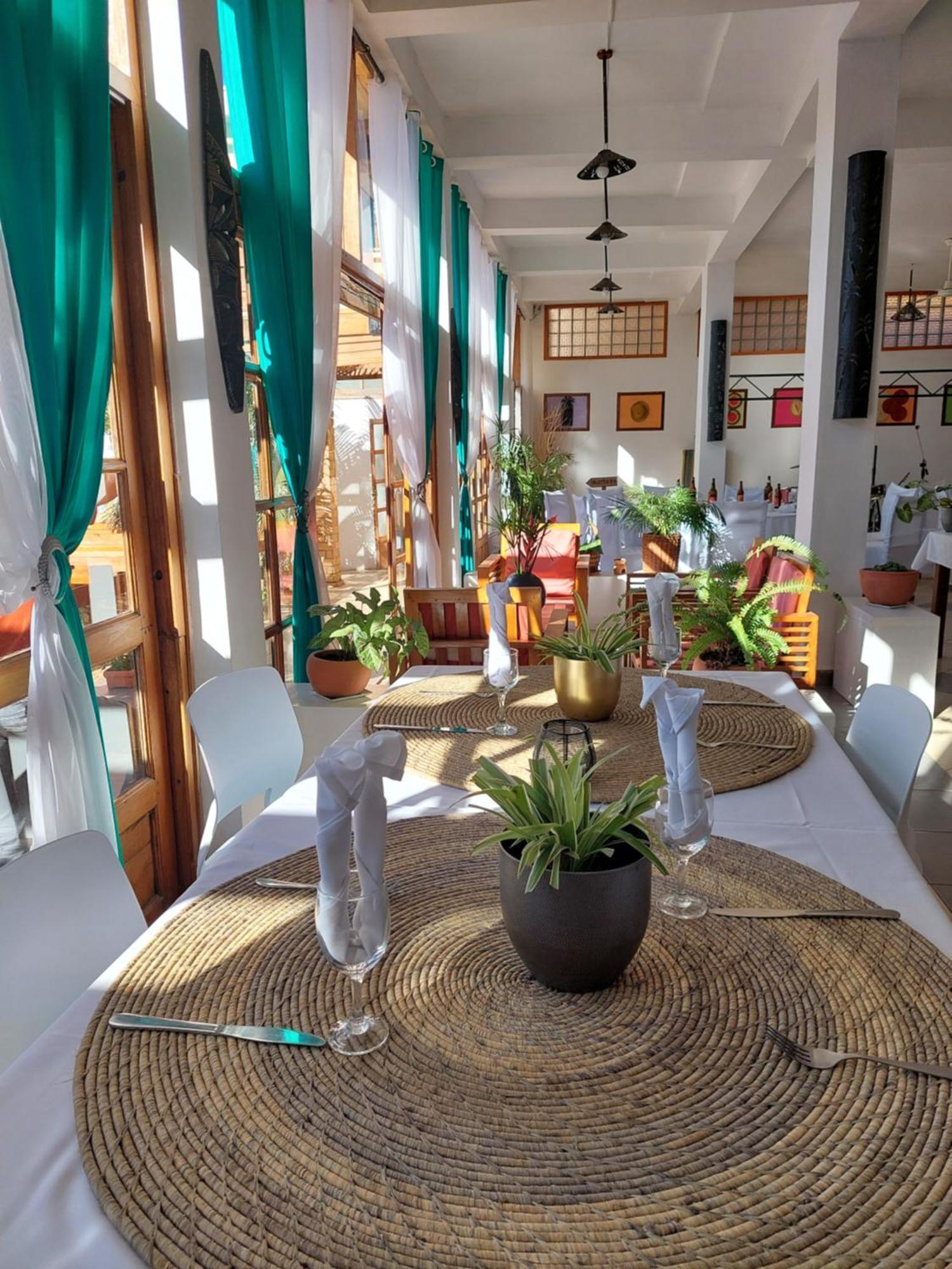 Island Continent Hotel Ivato  외부 사진
