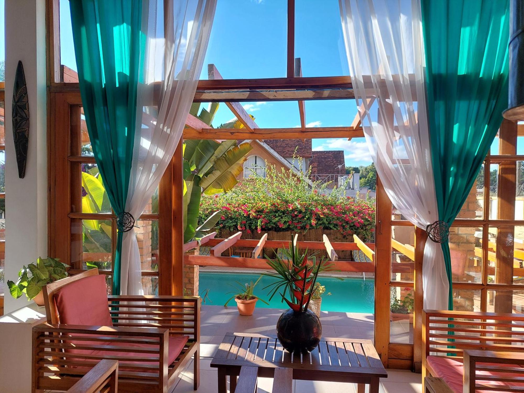 Island Continent Hotel Ivato  외부 사진