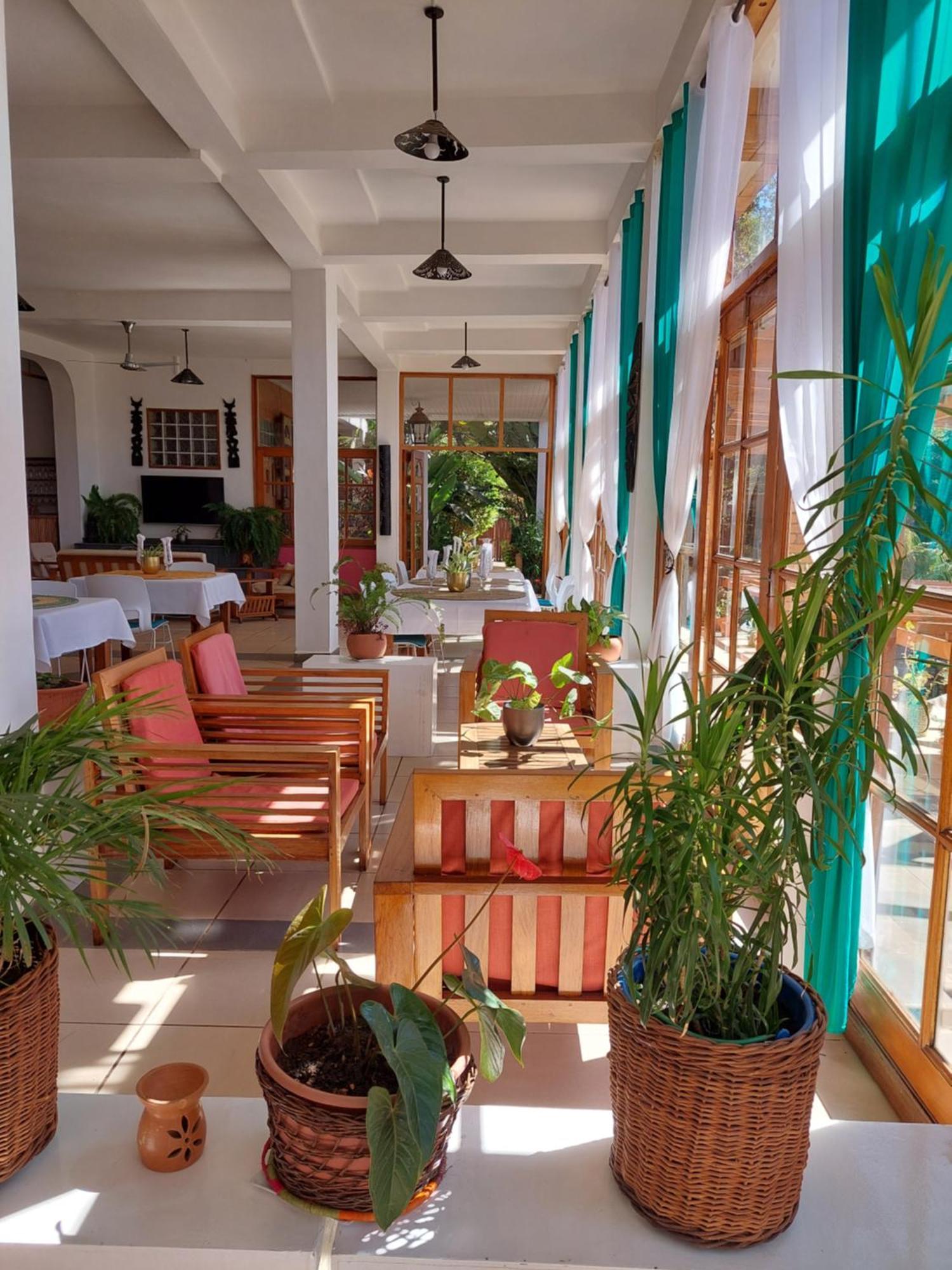 Island Continent Hotel Ivato  외부 사진
