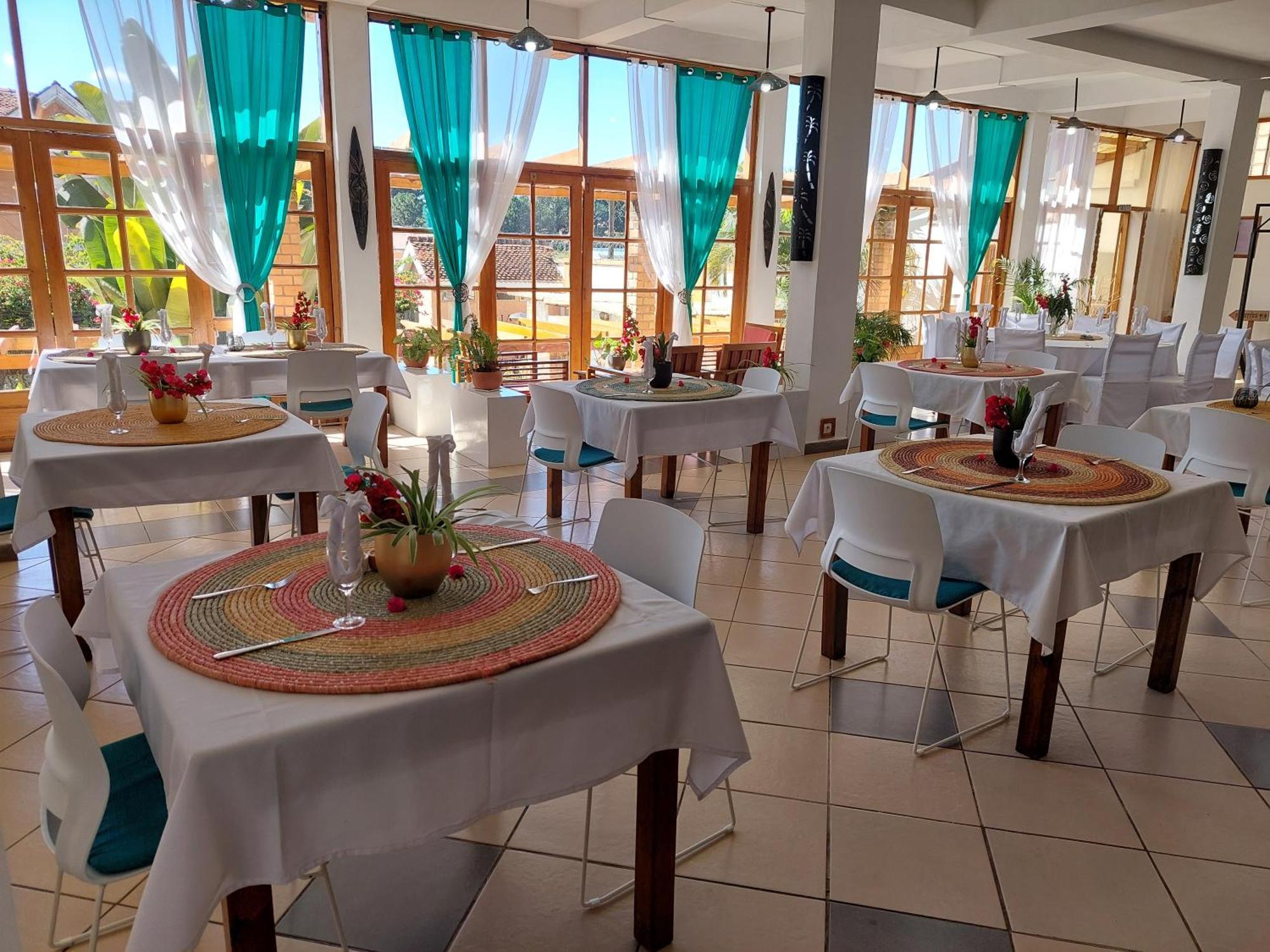 Island Continent Hotel Ivato  외부 사진