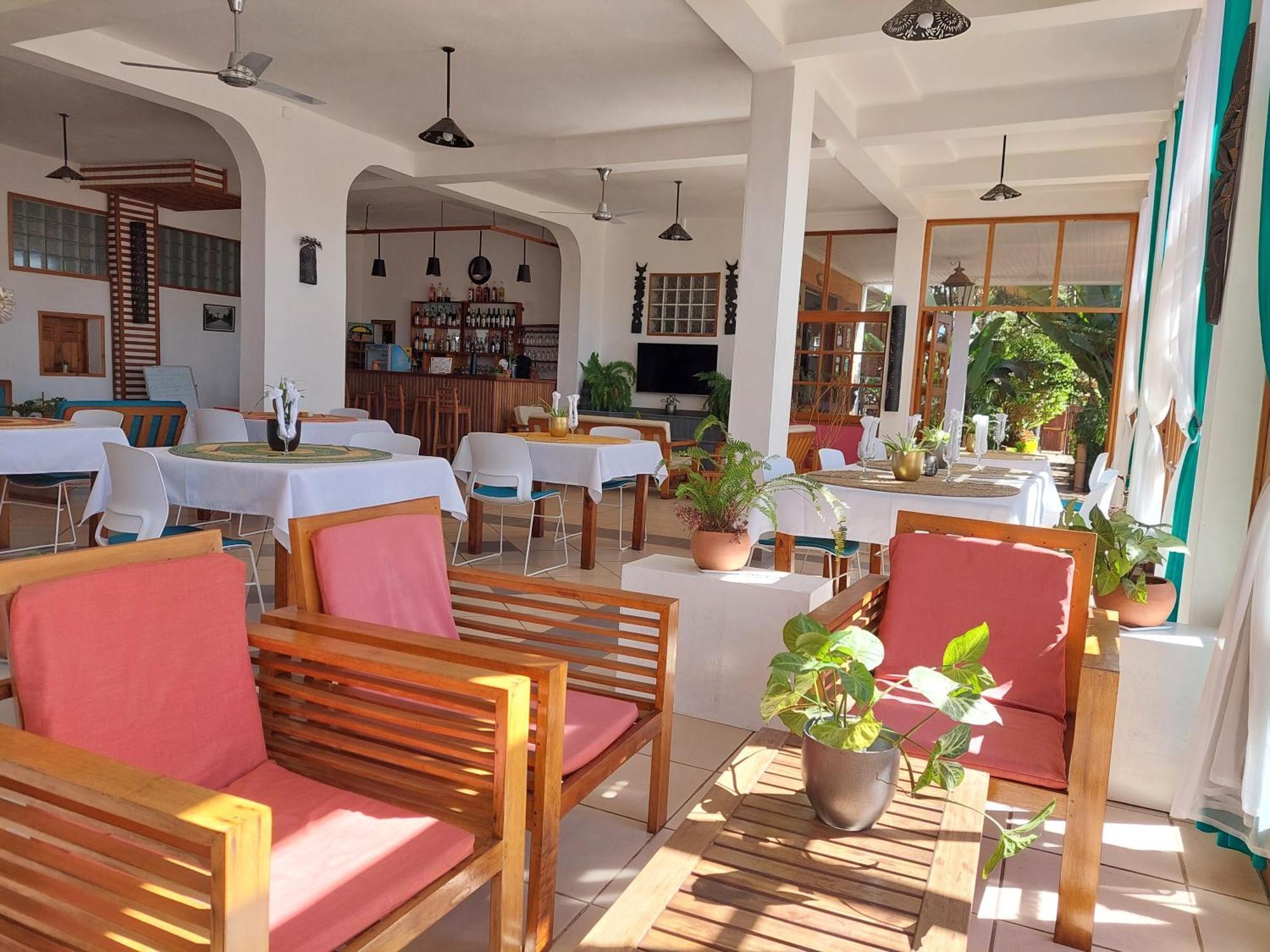 Island Continent Hotel Ivato  외부 사진