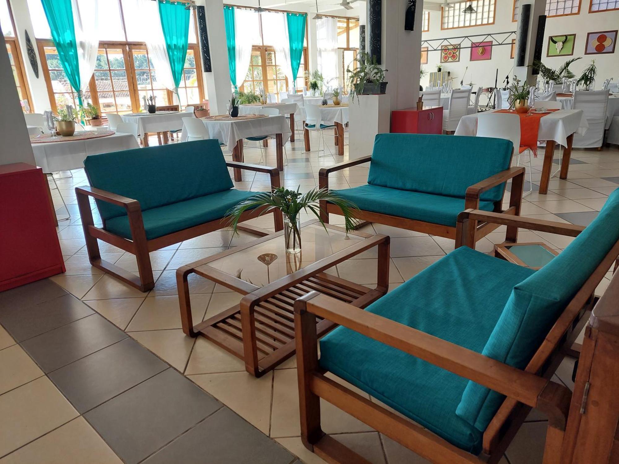 Island Continent Hotel Ivato  외부 사진